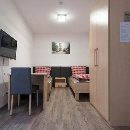 Anitas Altstadtpension בית הארחה קלהיים