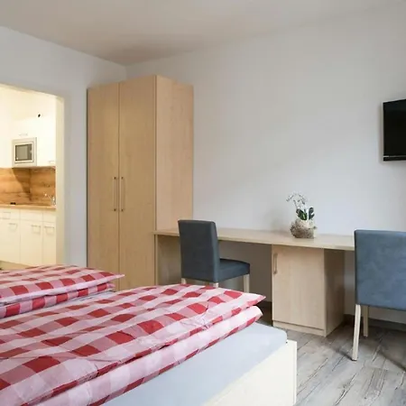 בית הארחה Anitas Altstadtpension 3*